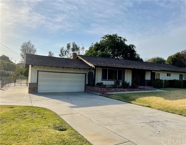 Building Photo - 511 N Yucca Ridge Rd