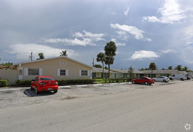 Foto del edificio - 717 NE 13th Ct