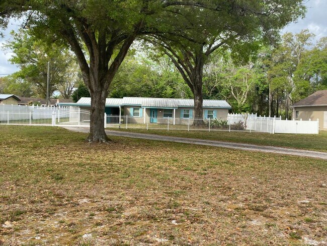 Foto del edificio - 14830 Shaw Rd