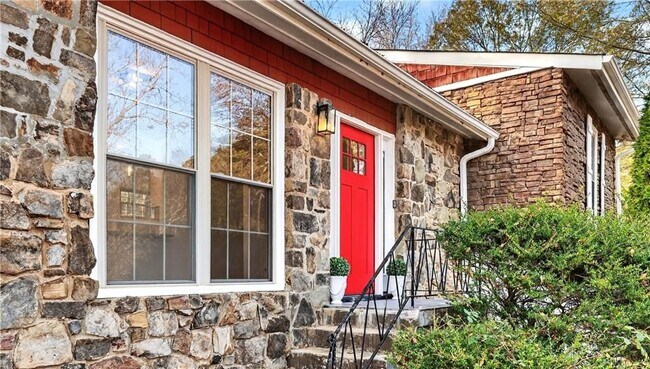 Foto del edificio - 2918 Highland Dr SE