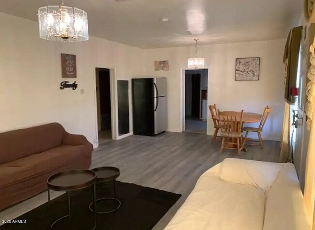 Foto del edificio - 1610 N Sulphur Springs St