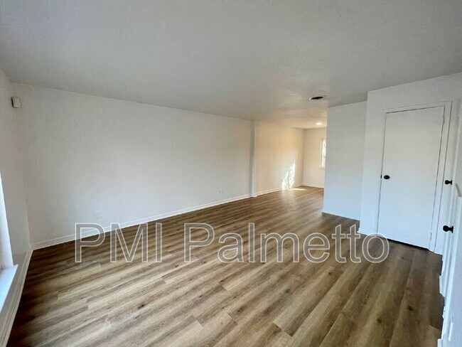 Building Photo - 1204 Grove Park Ln