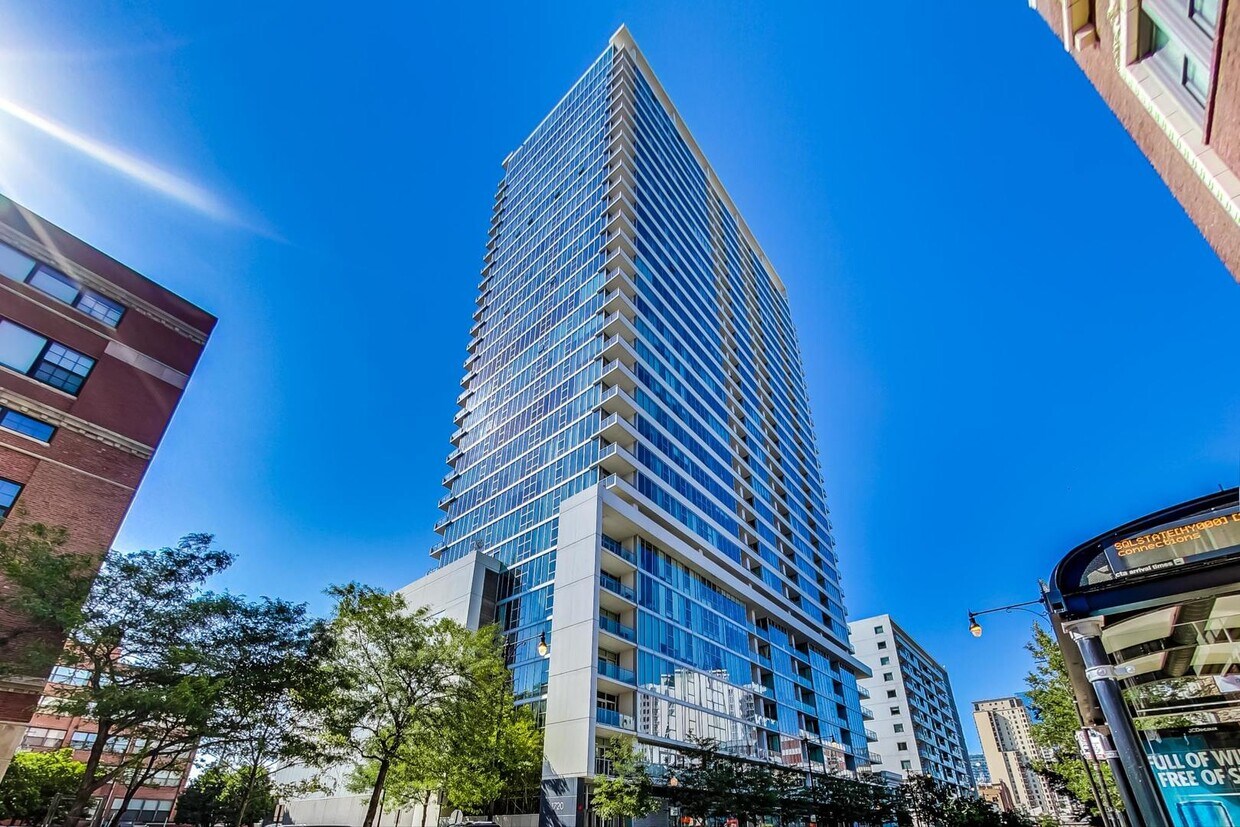 Foto principal - 1720 S Michigan Ave
