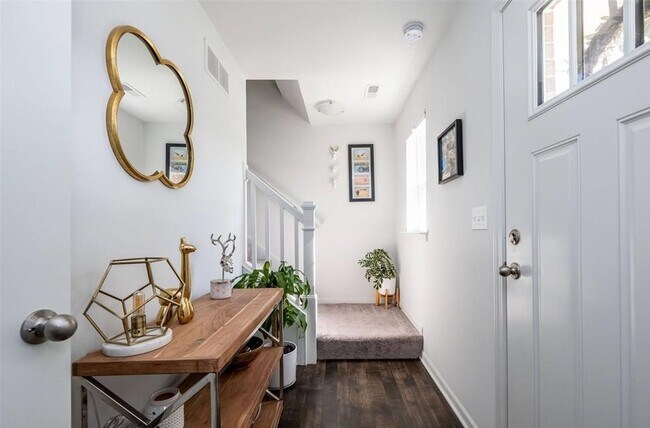 Foyer/Entrance - 2500 Normandy Rd
