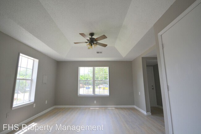 Building Photo - 3 br, 2 bath House - 1818 N Weller Ave