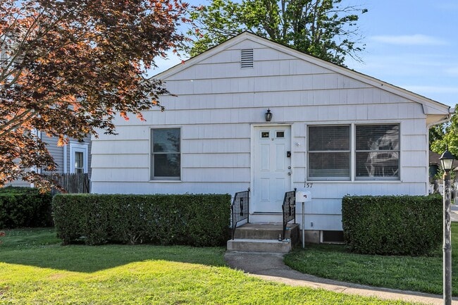 Building Photo - 157 Rumson Rd