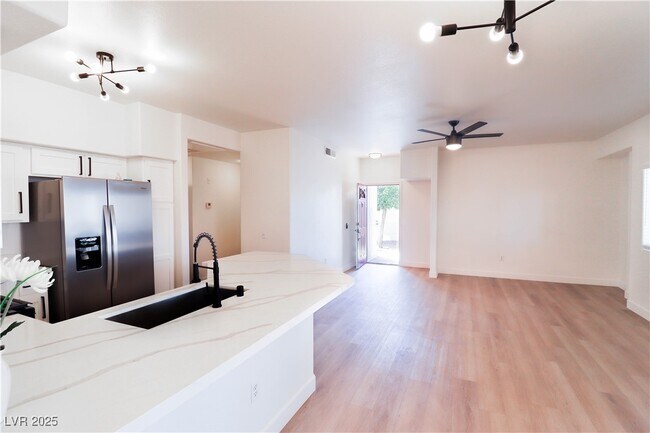 Foto del edificio - 5225 W Reno Ave