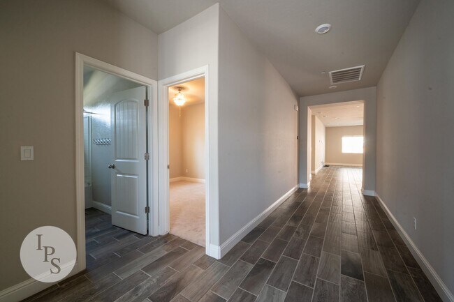 Foto del edificio - Clovis East Home, 3BR/2BA, Built 2019 in C...