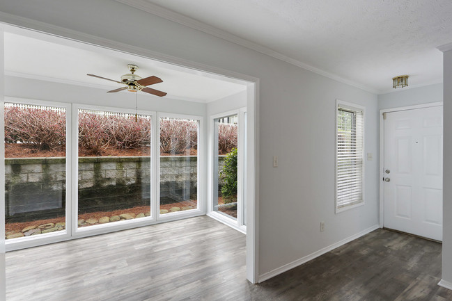 Building Photo - 1203 Vicksburg Pl