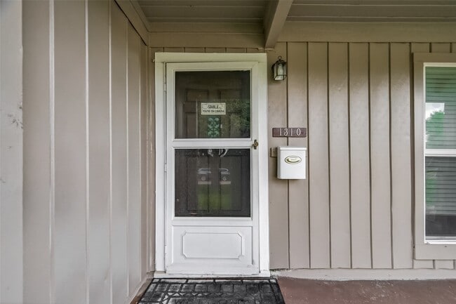 Building Photo - 1310 Belshire Rd