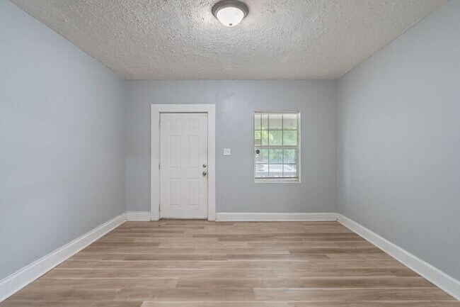 Building Photo - 1117 N Dearborn St