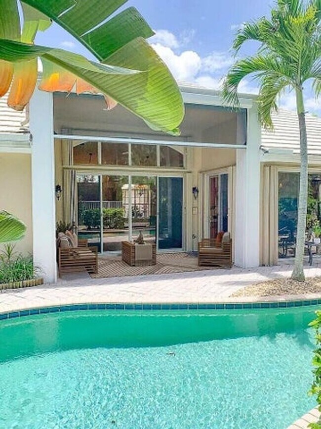 Foto del edificio - 9119 Baybury Ln