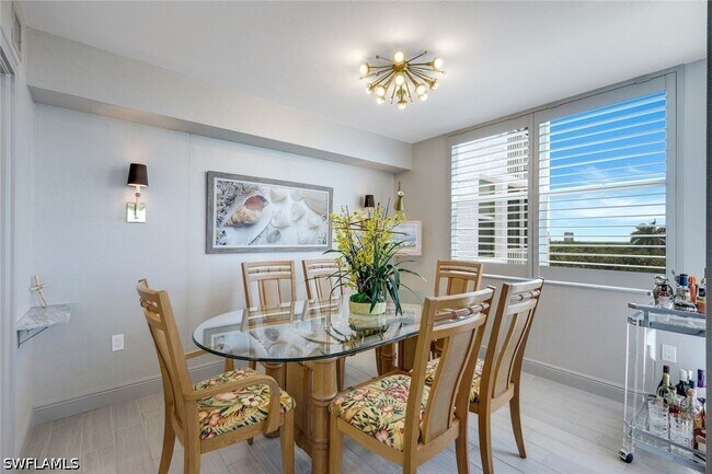 Foto del edificio - 6361 Pelican Bay Blvd