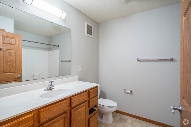 3 habitaciones, 2 baños - 1600 pies cuadrados - Segundo baño - Jordan Valley Townhomes