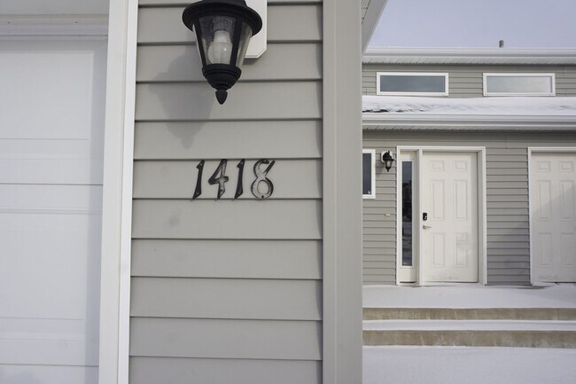 Foto del edificio - 3 Bed 2 Bath Twin Home