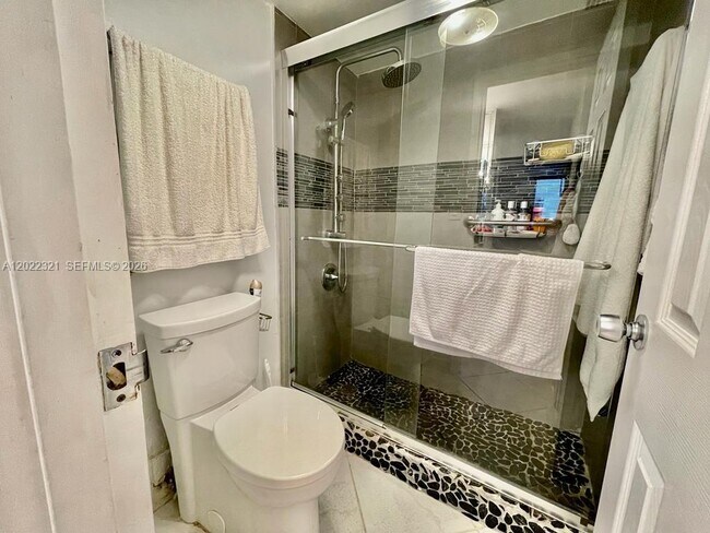 Building Photo - 2030 S Ocean Dr