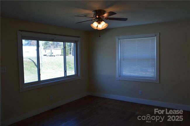 Foto del edificio - 736 Mocksville Hwy