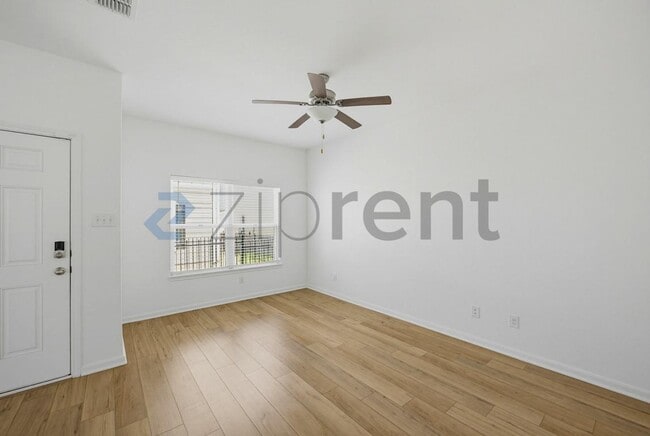 Building Photo - Unit