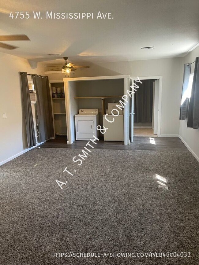 Building Photo - Large 4 Bedroom Ranch
