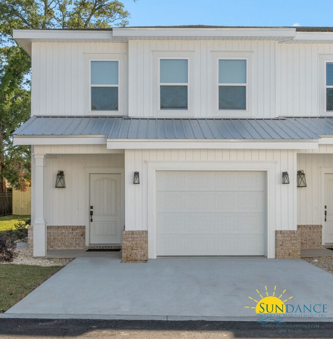 Building Photo - 521 Hill Ln