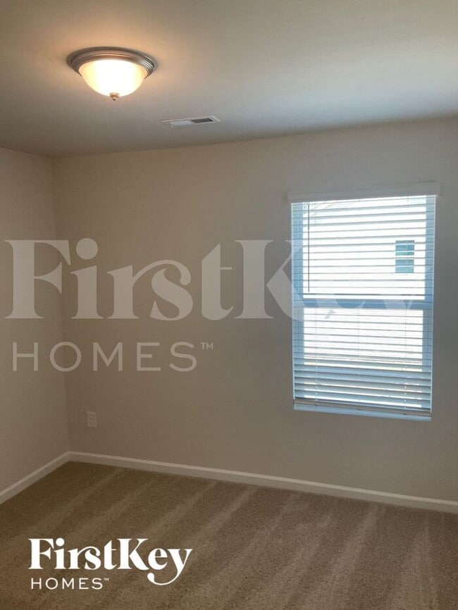 Building Photo - 3211 Newell Vlg Dr