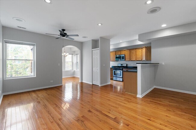 Building Photo - 7717 N Marshfield Ave