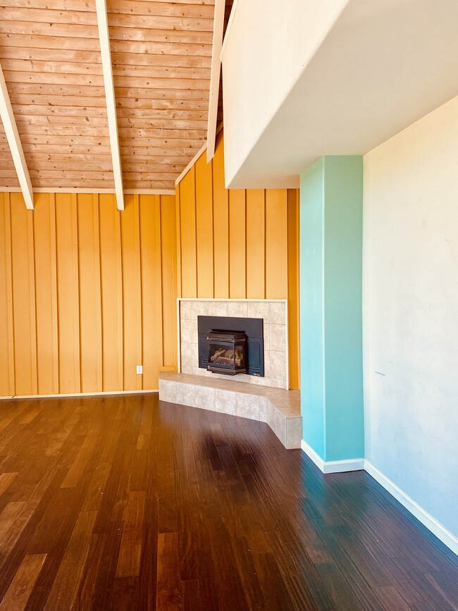 Foto del edificio - 14002 Hemlock Dr