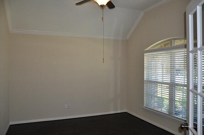 Foto del edificio - 3515 Chestnut Grove Ln