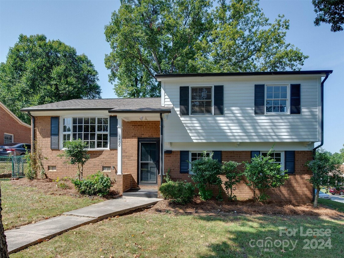 1400 Standish Pl, Charlotte, NC 28216 House Rental in Charlotte, NC