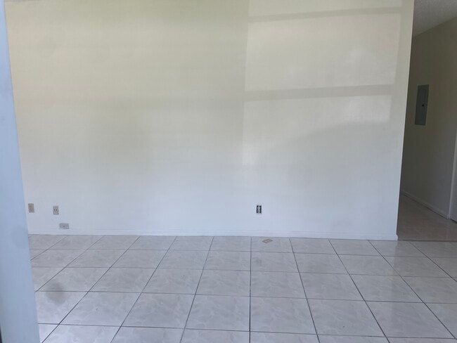 Foto del edificio - 909 SW 8th St