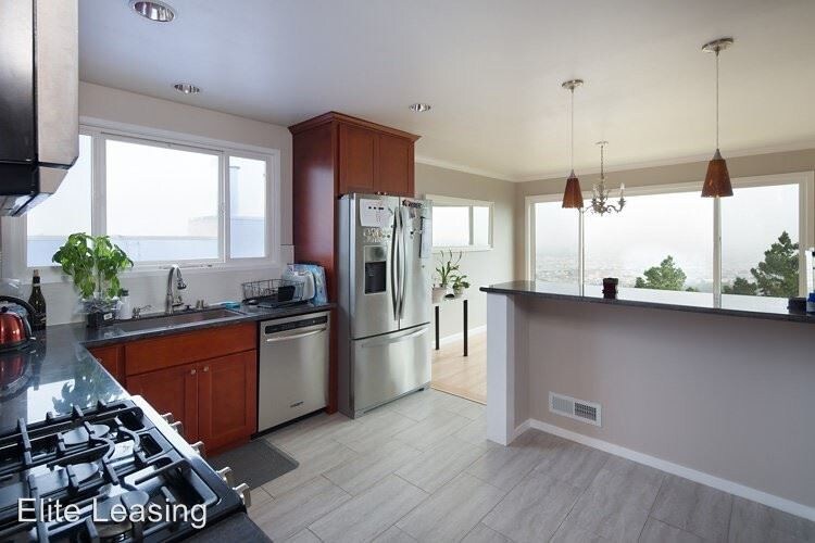 Primary Photo - 360 Cresta Vista Dr