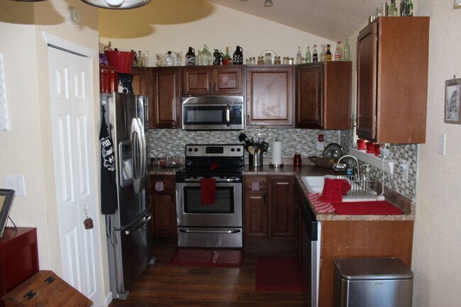Foto del edificio - 3 BEDROOM HOME IN WIDEFIELD!!