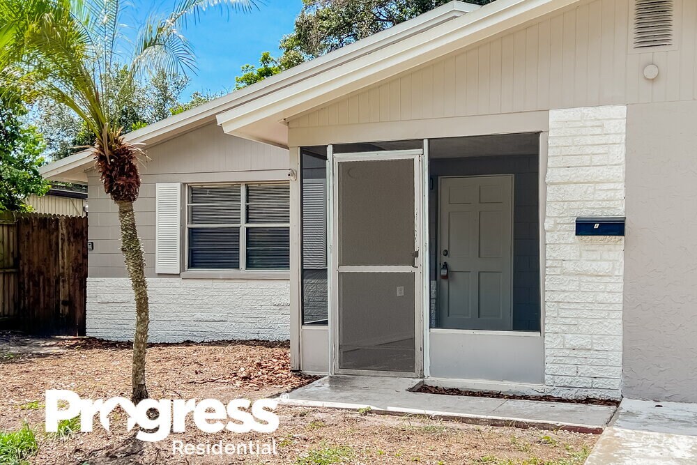 Foto principal - 7128 65th St N