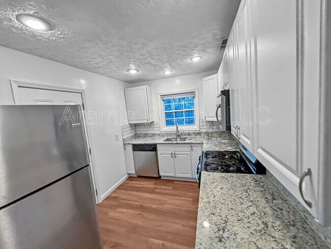 Foto del edificio - 3177 Cloverhurst Dr