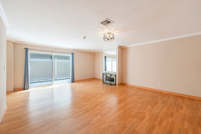 Photo - Mathews Avenue Apartment