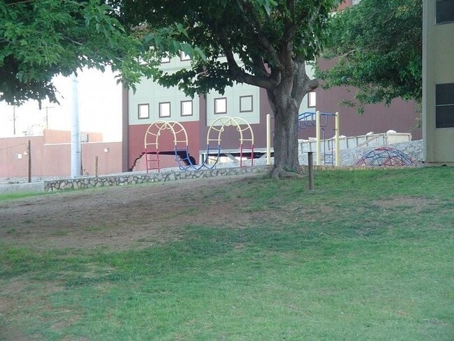 Foto del edificio - 1222 Giles Rd