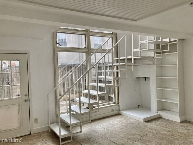 Building Photo - 4425 Travis St