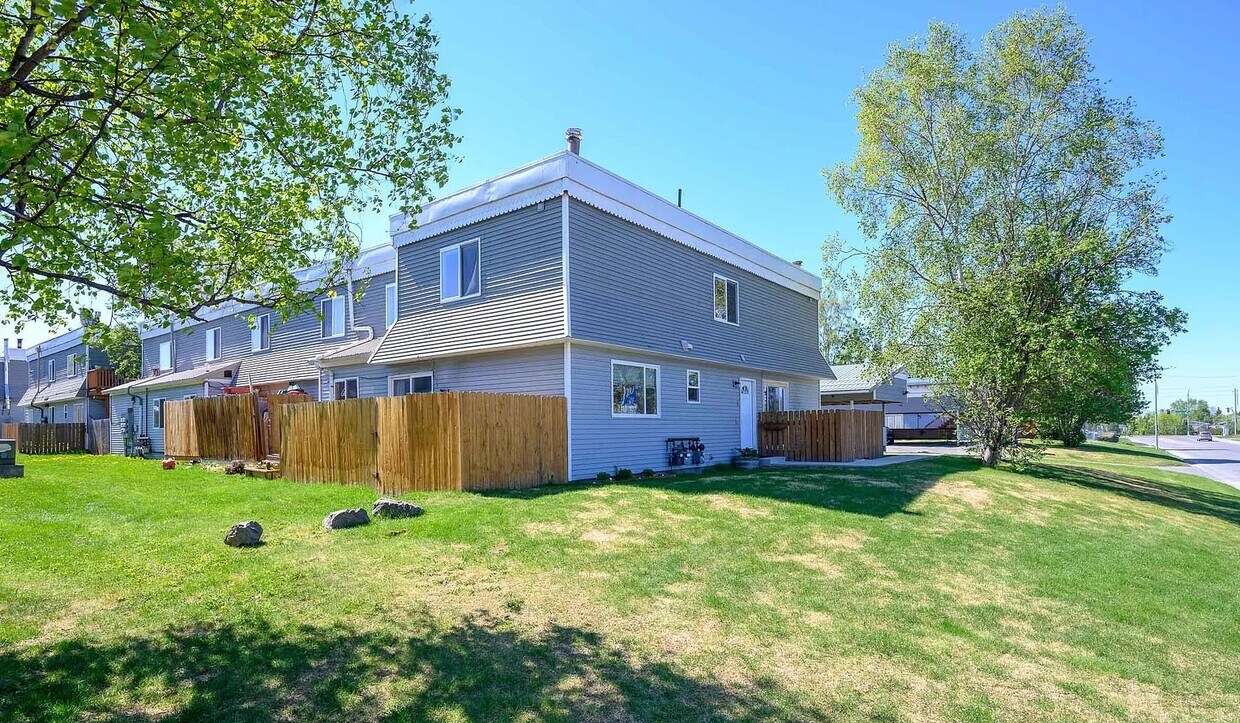 Building Photo - 4008 Reka Dr