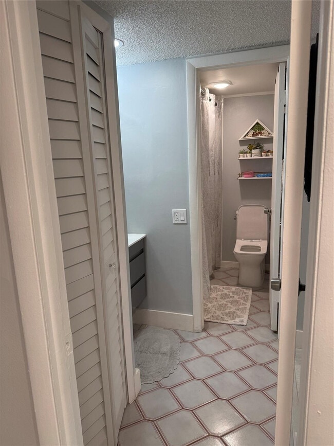 Foto del edificio - 9360 Lime Bay Blvd