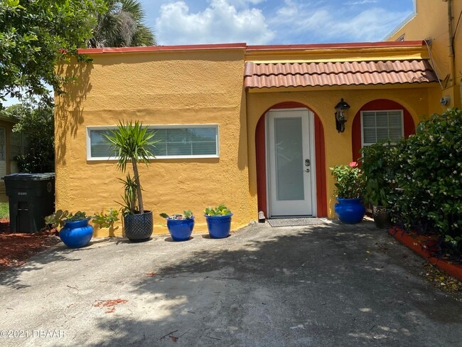 Building Photo - 726 N Peninsula Dr
