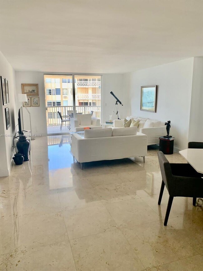 Foto del edificio - 1420 Brickell Bay Dr