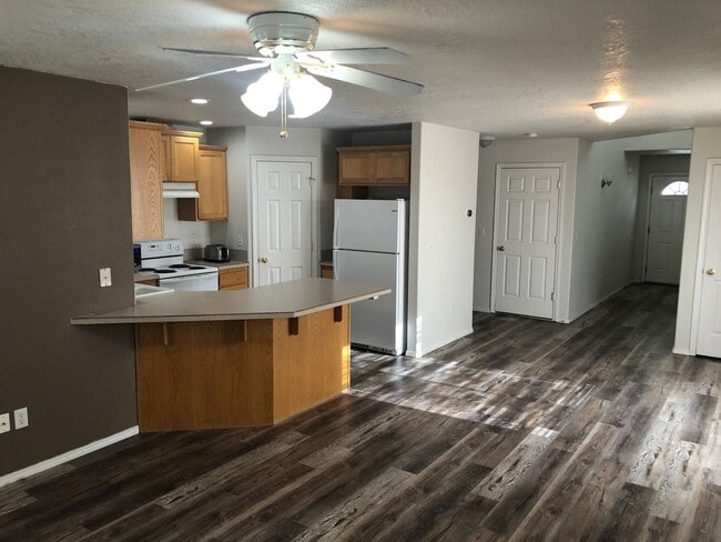Building Photo - Your Cozy Boise Retreat Awaits! 3bd, 2.5b ...