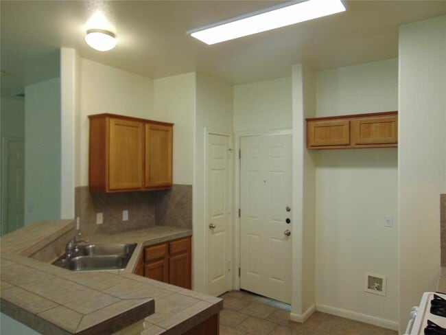 Building Photo - 2417 Allred Dr