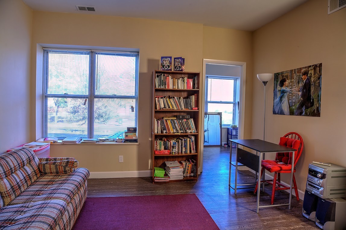 Foto principal - 5592 Pershing Ave