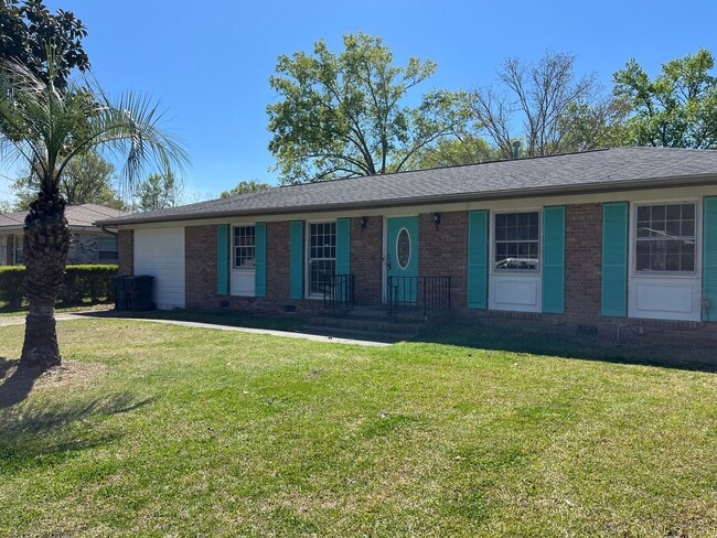 Foto del edificio - 4 Bedroom Home Located in Pineville Hills Community