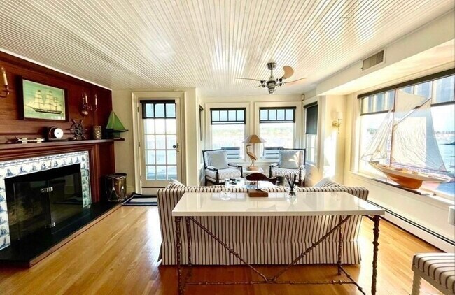 Building Photo - 24 Lee St