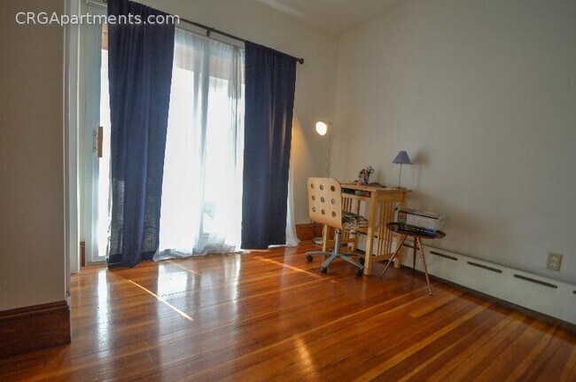 Building Photo - 37 Walker St