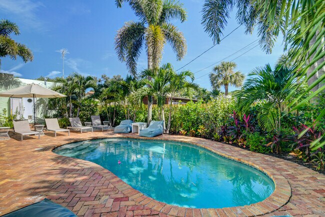 Building Photo - 822 Flamingo Dr