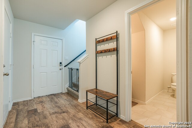 Foto del edificio - 8111 Falcon Meadow Dr