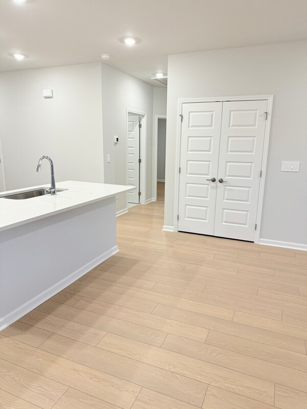 Foto del edificio - 130 Willow Rose Ln